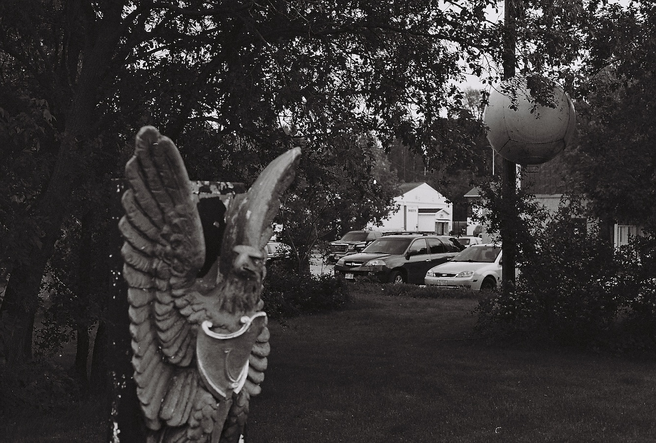 Photo of an eagle statue