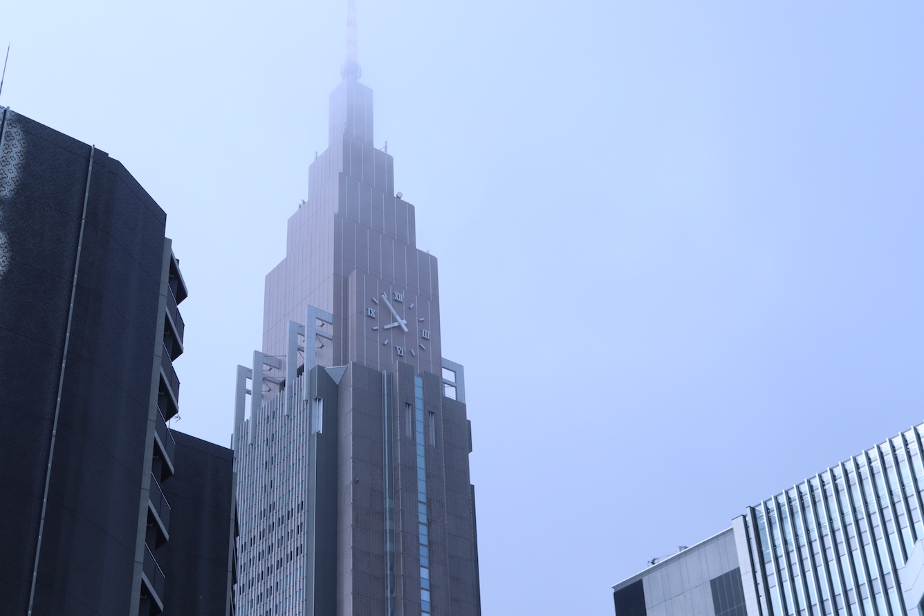 Photo of NTT Docomo Yoyogi Building surrounded by fog